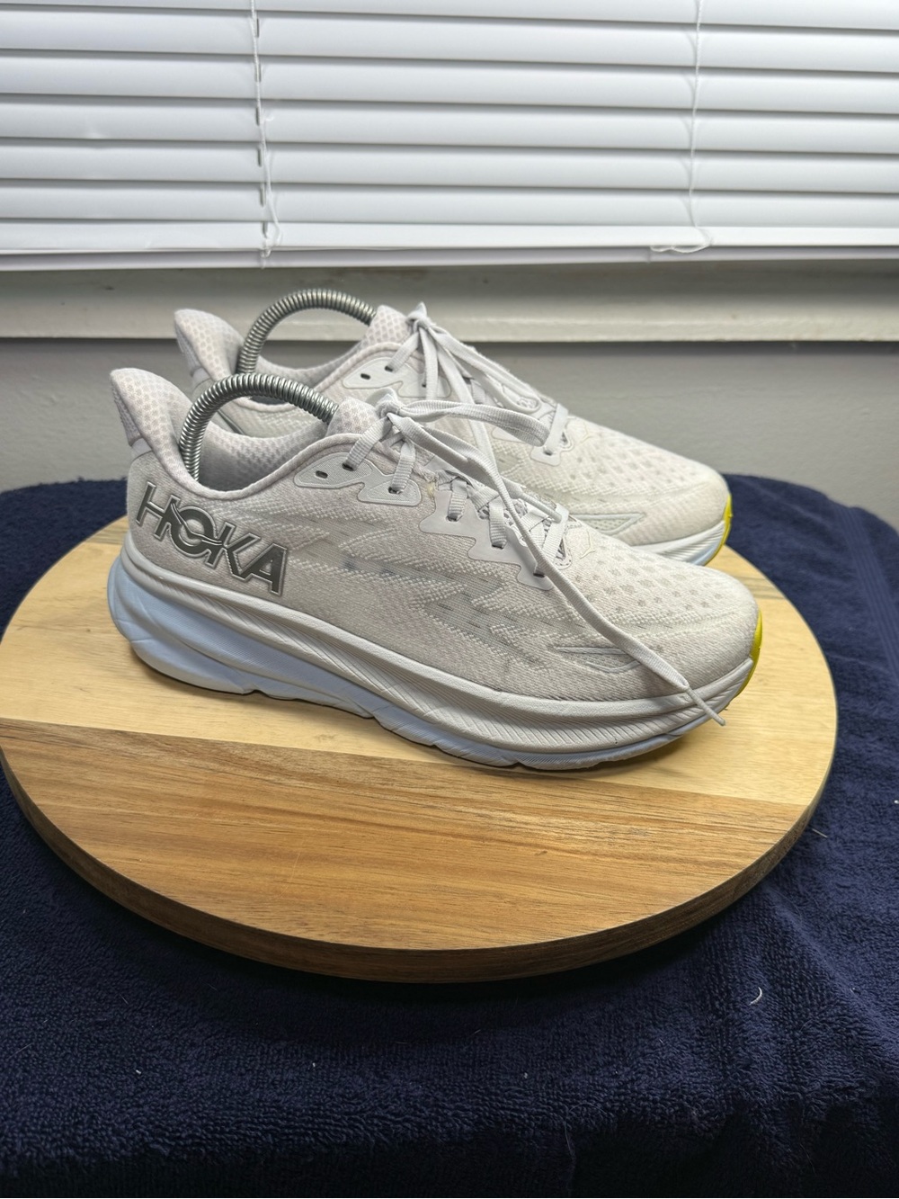 Hoka Clifton 9 (Women’s 8.5)